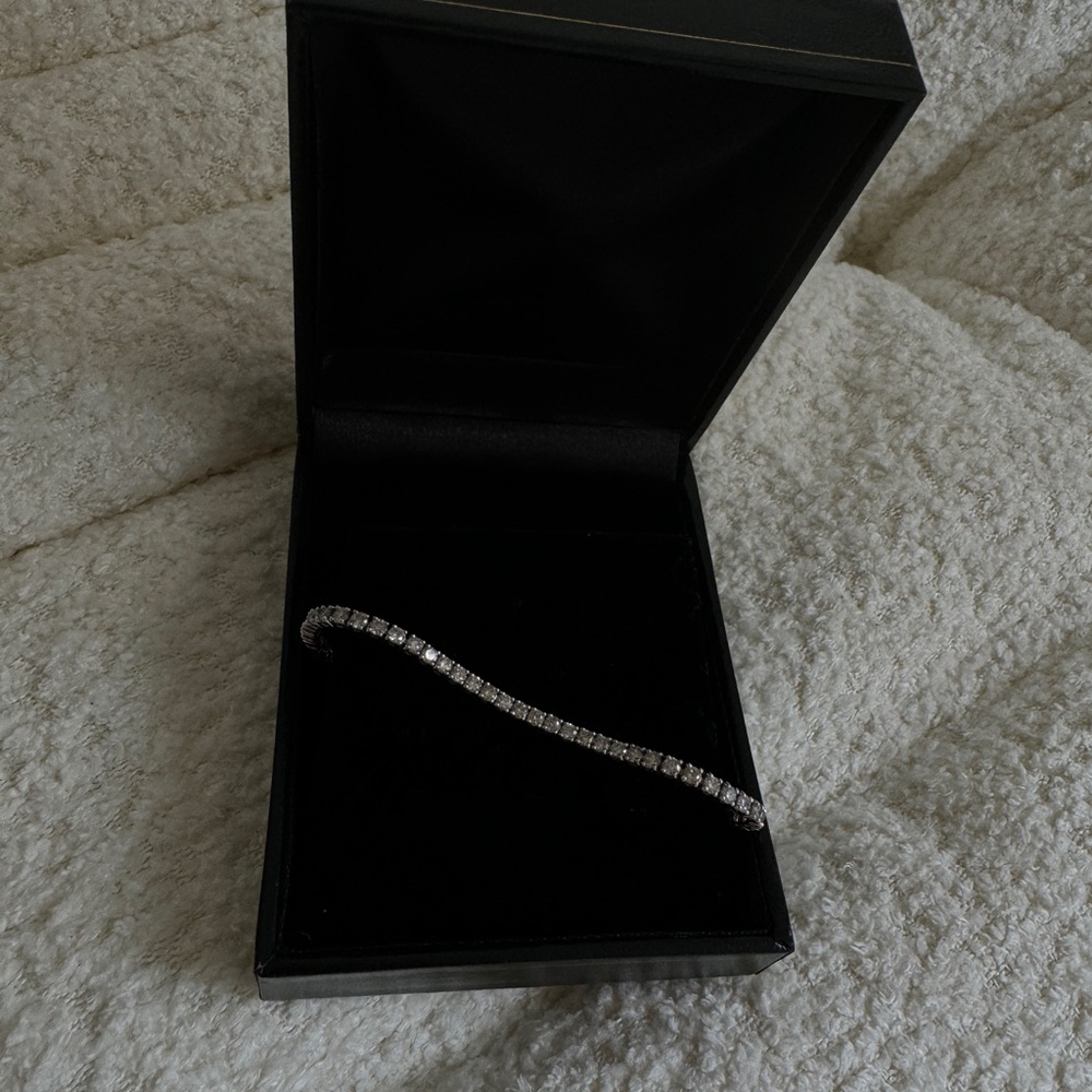 75% OFF 14K DIAMOND TENNIS BRACELET (valued and originally bought for $7000)